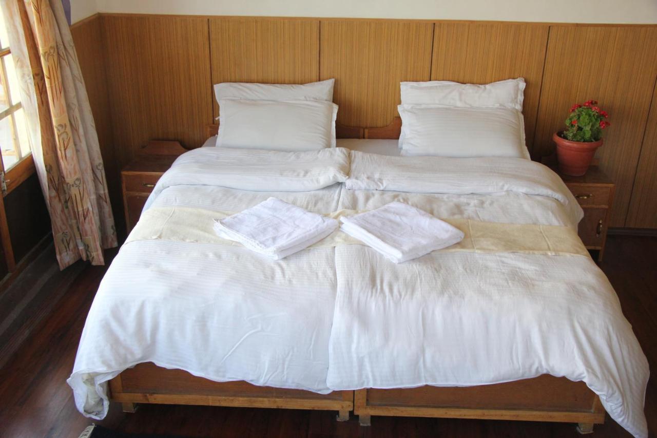 New Moon Guest House Leh Exterior photo