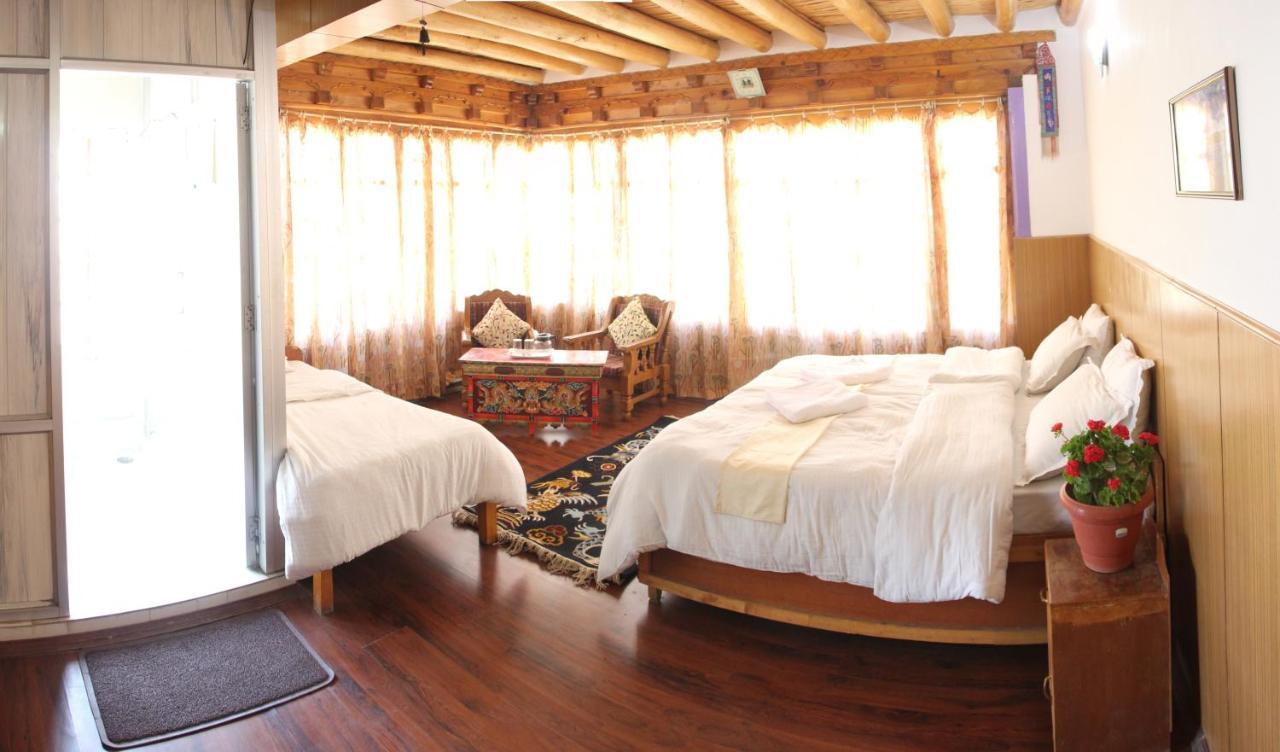 New Moon Guest House Leh Exterior photo