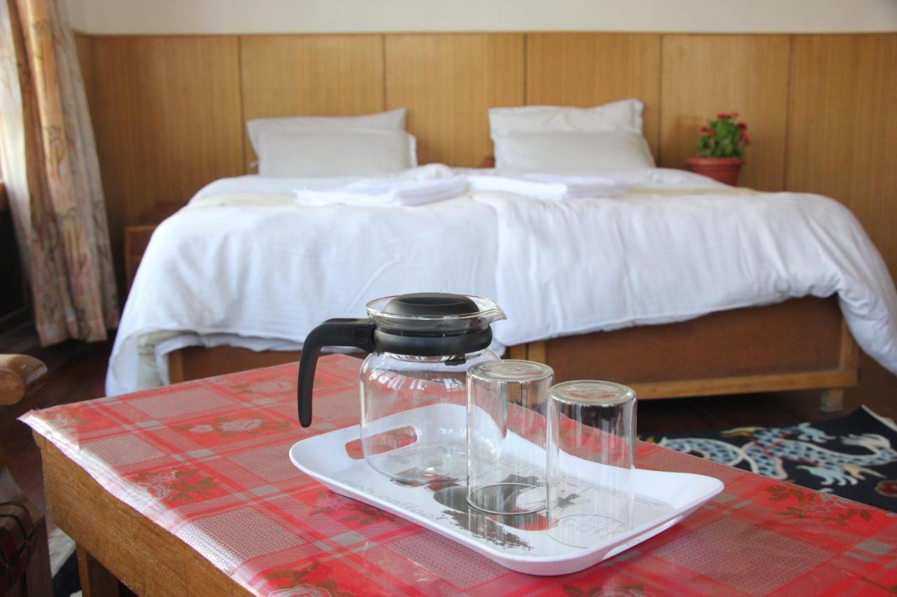 New Moon Guest House Leh Exterior photo