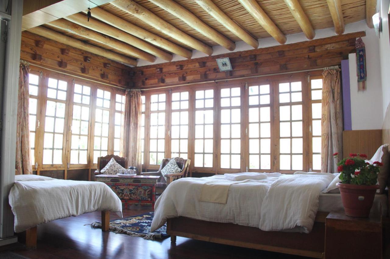 New Moon Guest House Leh Exterior photo