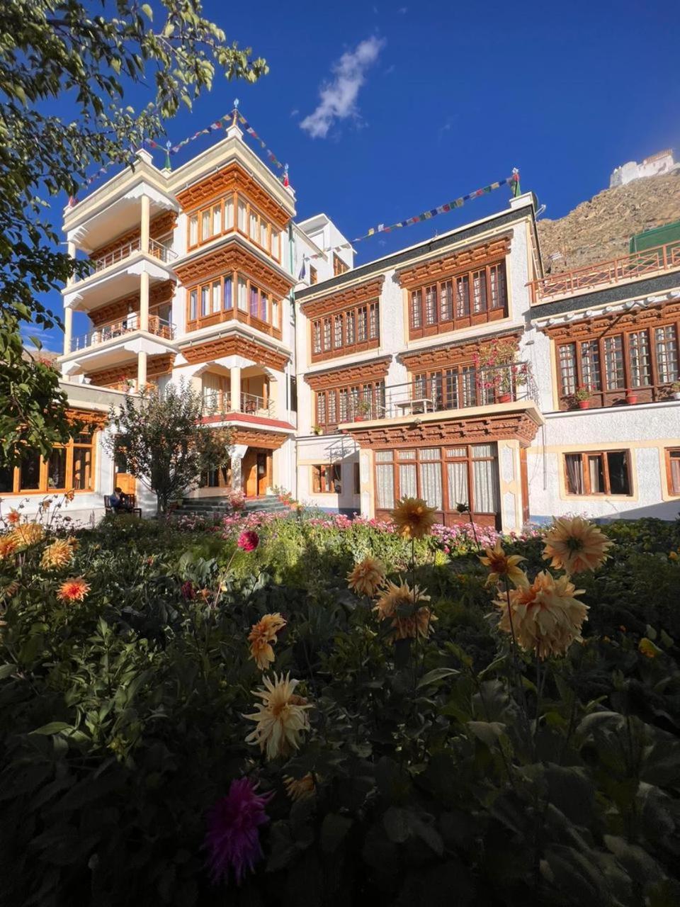 New Moon Guest House Leh Exterior photo