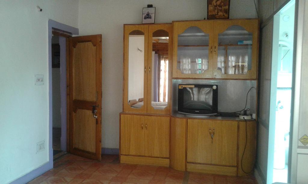 New Moon Guest House Leh Exterior photo