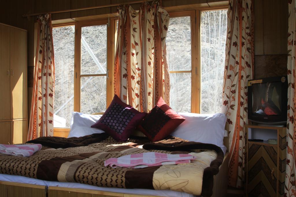 New Moon Guest House Leh Exterior photo