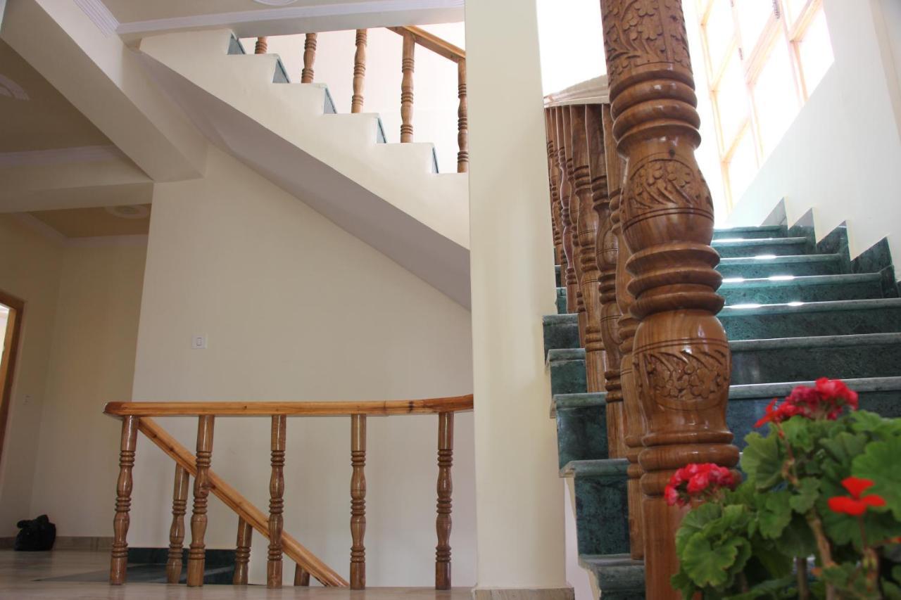 New Moon Guest House Leh Exterior photo