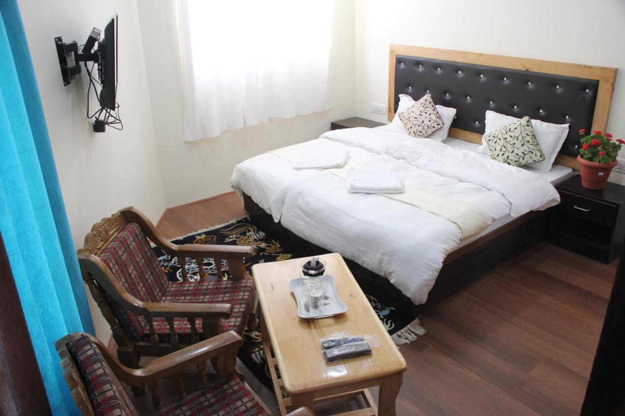 New Moon Guest House Leh Exterior photo