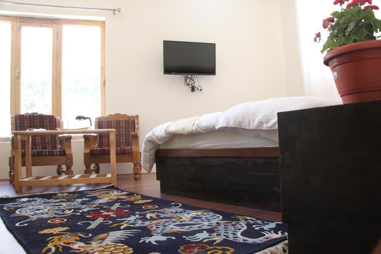 New Moon Guest House Leh Exterior photo
