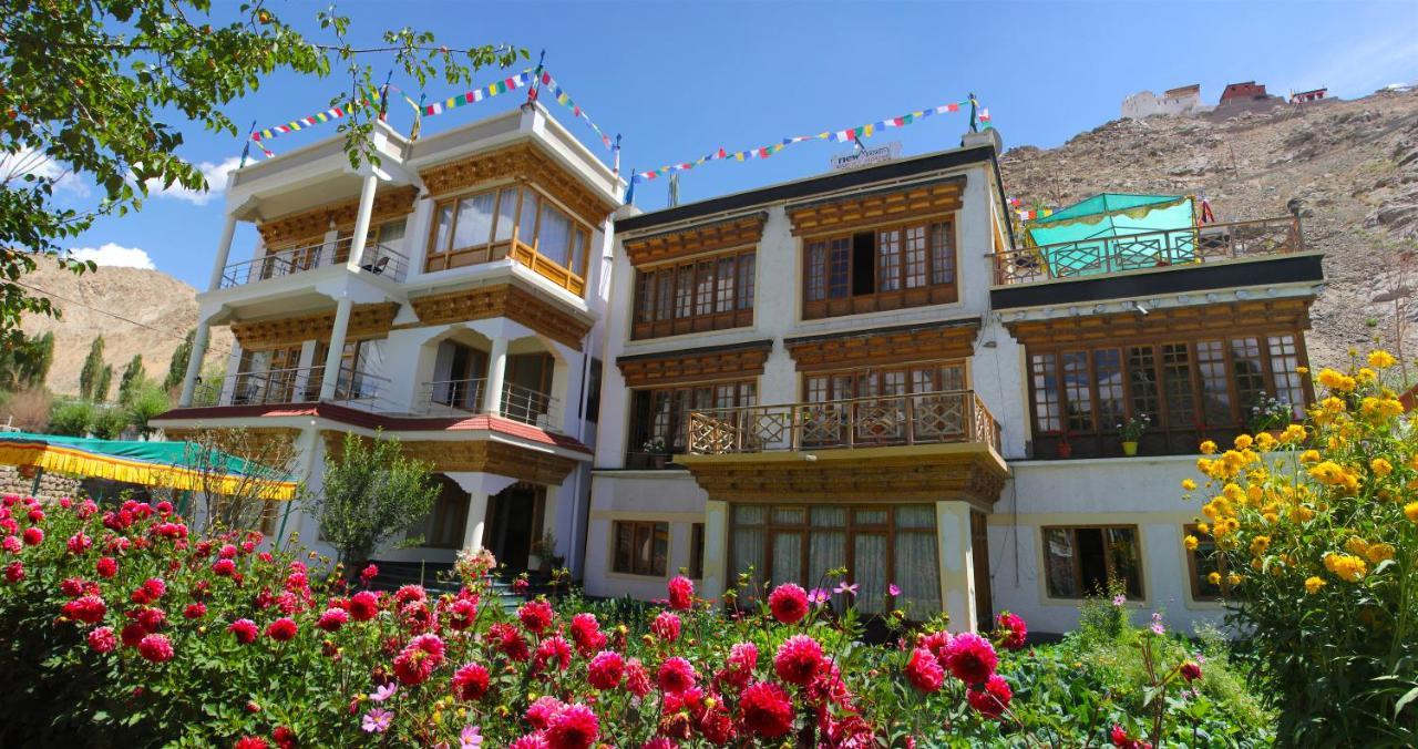 New Moon Guest House Leh Exterior photo